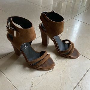 Sol Sana high heeled suede shoe